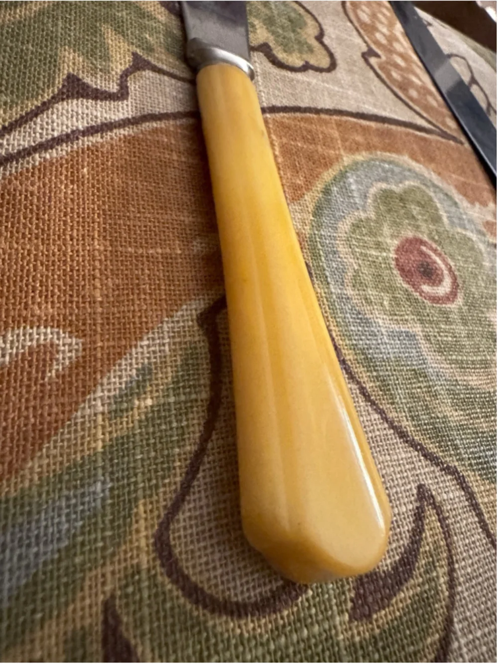 Set of 5 Vintage MCM Knives with Classic Butterscotch Bakelite Handles